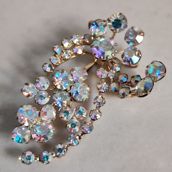 Vintage Austrian Crystals Brooch - Picture 4 of 16
